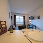 Grand studio tout équipe à 6min de St Charles