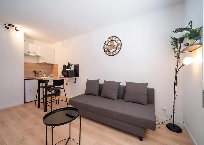 Grand studio tout équipe à 6min de St Charles