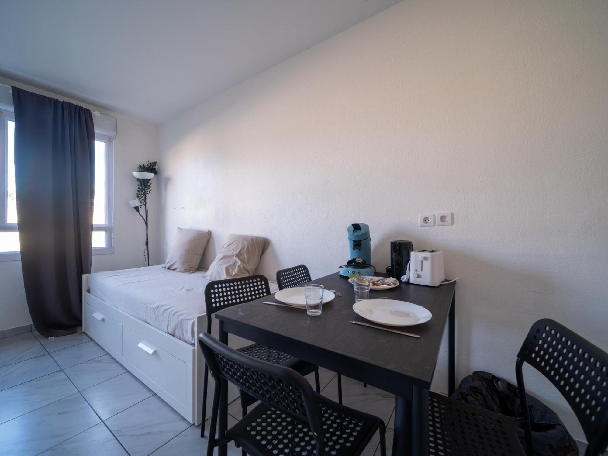 Grand Studio Tout équipe à 6min De St Charles Appartement Marseille