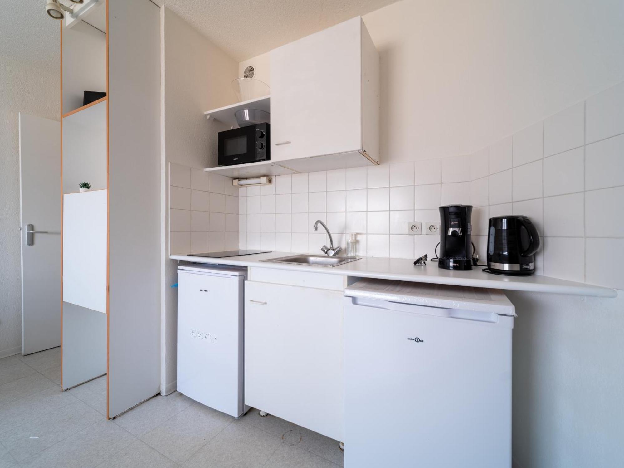 Grand Studio Tout équipe à 6min De St Charles Appartement *