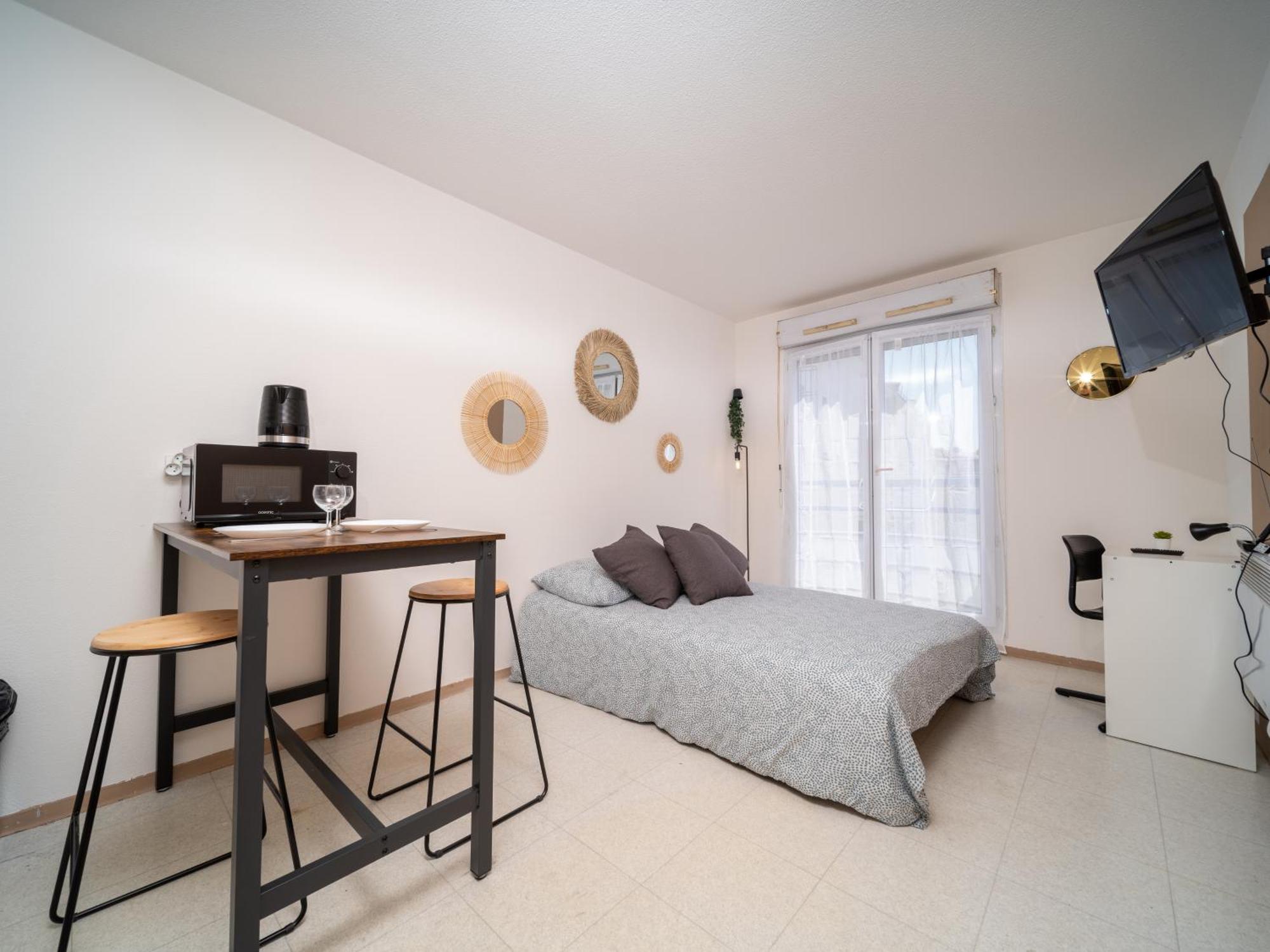 Appartement Grand Studio Tout équipe à 6min De St Charles *