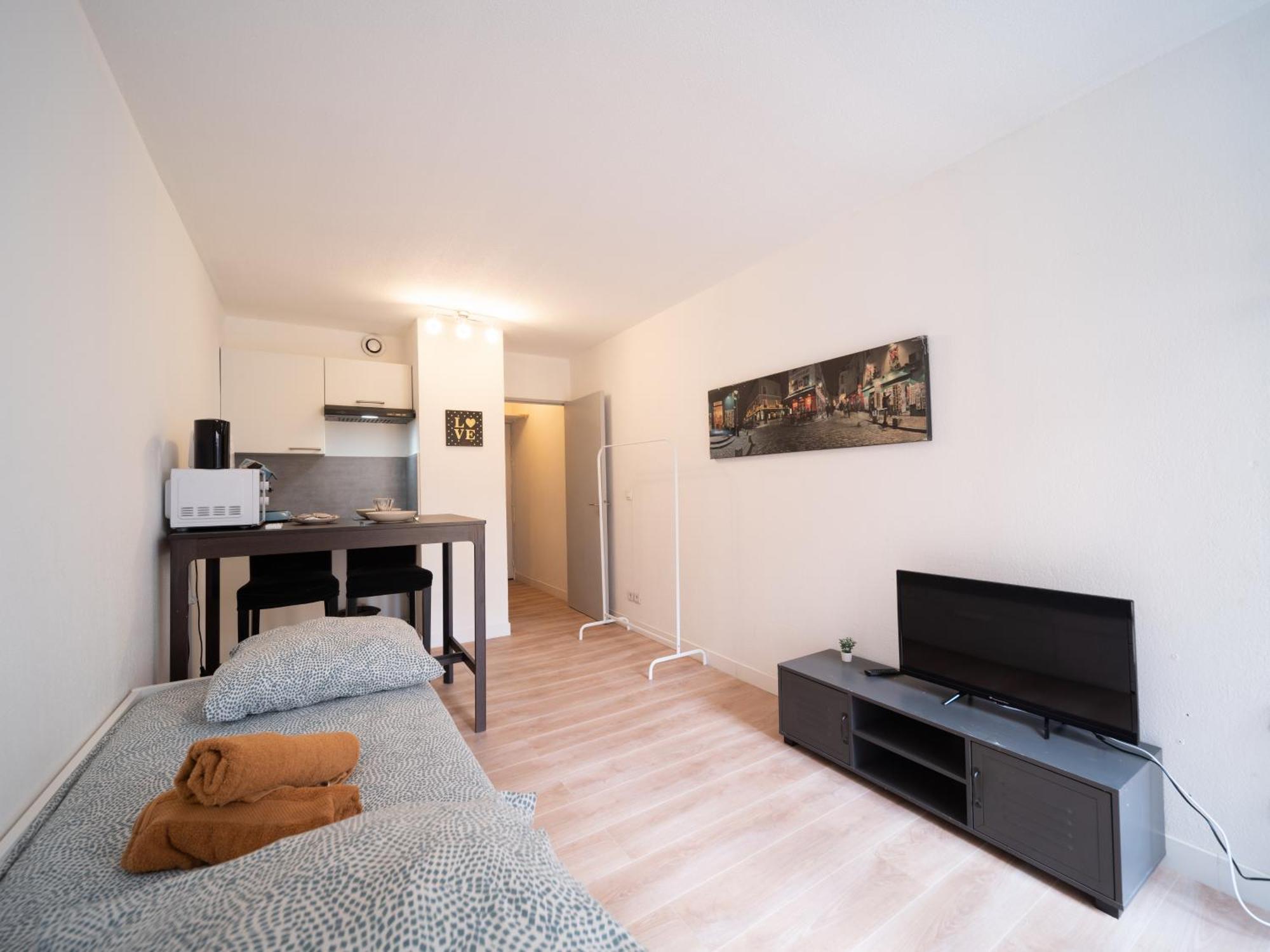 Grand Studio Tout équipe à 6min De St Charles Appartement