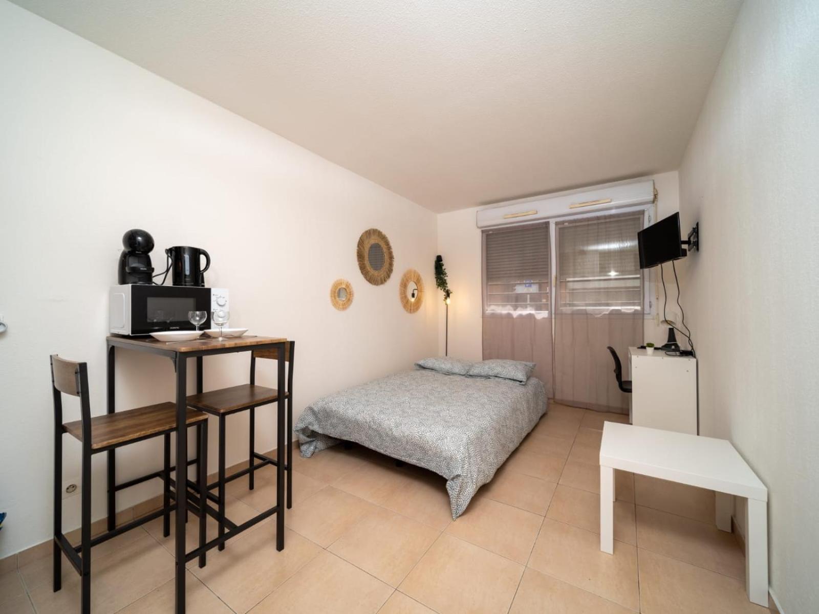 Grand Studio Tout équipe à 6min De St Charles Appartement *