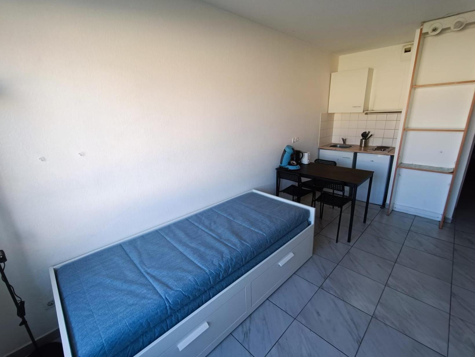 Grand Studio Tout équipe à 6min De St Charles Appartement *
